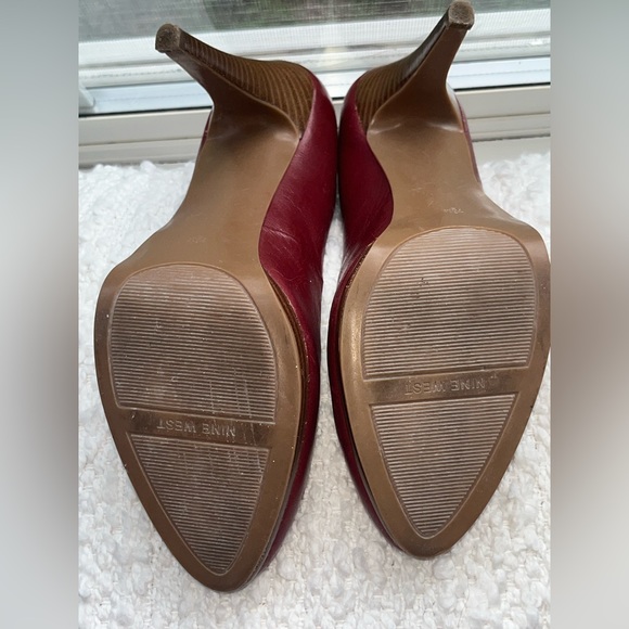 Red Heels - Picture 5 of 5